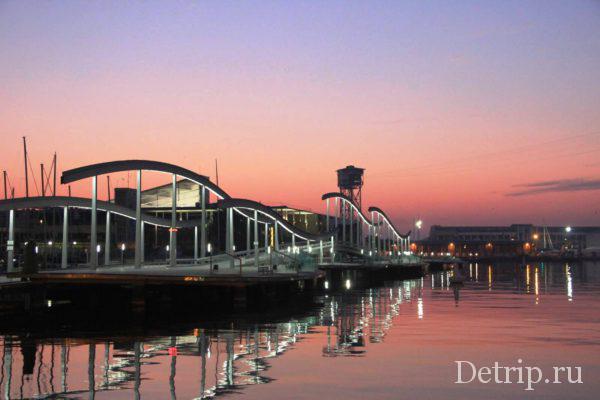 Рассвет на море в Барселоне