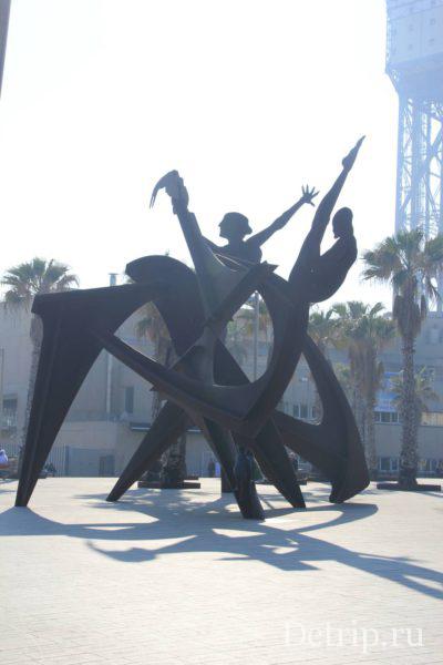 Скульптура на пляже Барселонетта