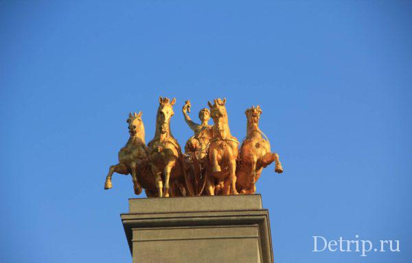 Колесница Аврора на фонтане Каскад