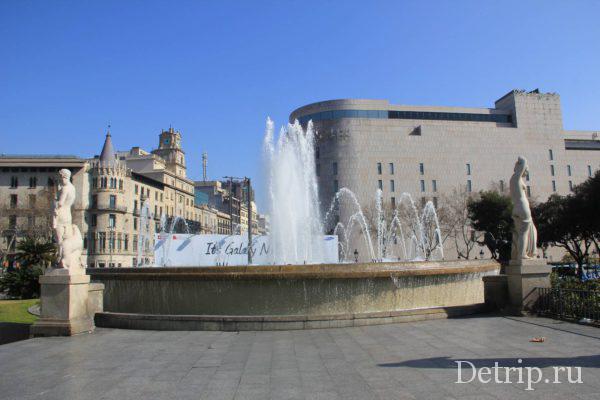 Фонтан на площади Каталонии