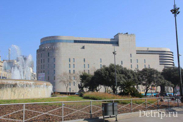 Магазины на площади Каталонии