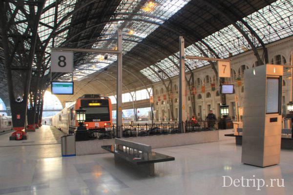 Платформа поездов